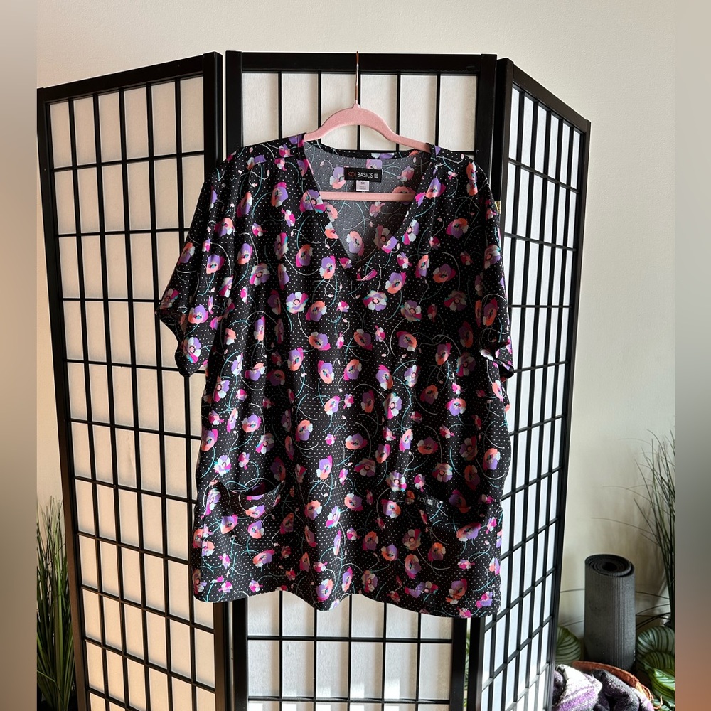 Koi Basics Black Floral Scrub Top | Size 5X